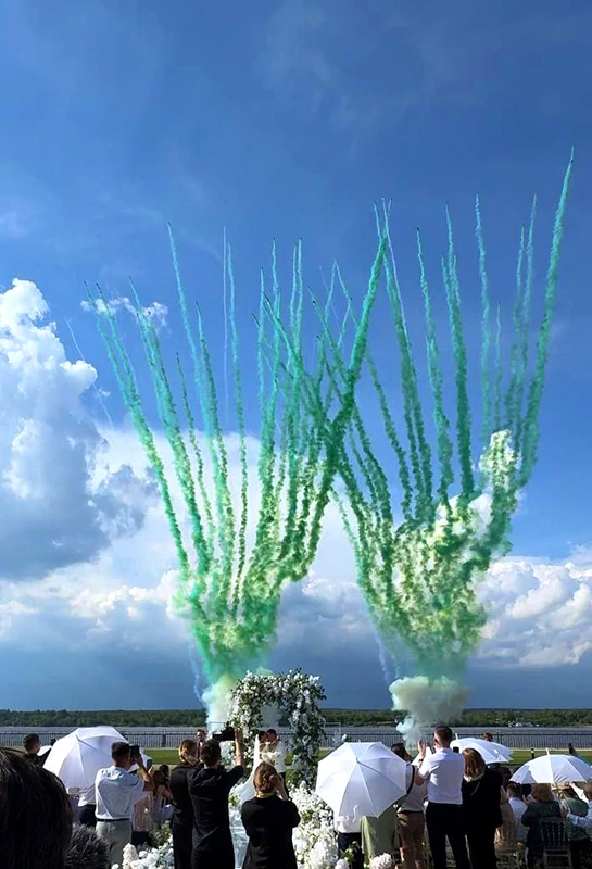 дневыной салют зелёный